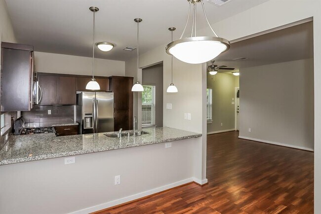 Foto del edificio - 4327 Darter St