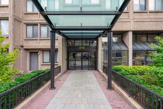 Foto del edificio - 1731 Beacon St