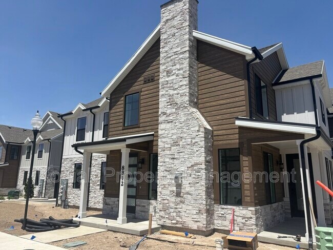 Foto del edificio - 8812 Cys Park Ln