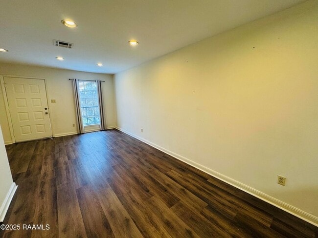 Foto del edificio - 2419 Robley Dr