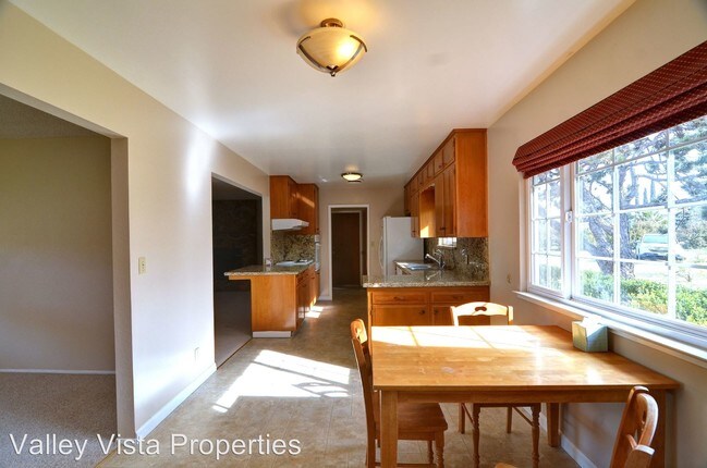 Building Photo - 6825 N Locan Ave