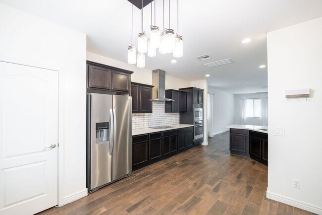 Building Photo - *POOL* Beautiful Gilbert Home Nestled at t...