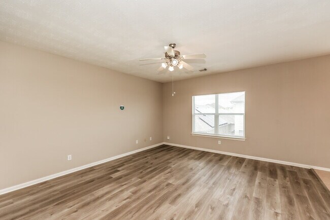 Foto del edificio - 814 Forest Ivy Ln