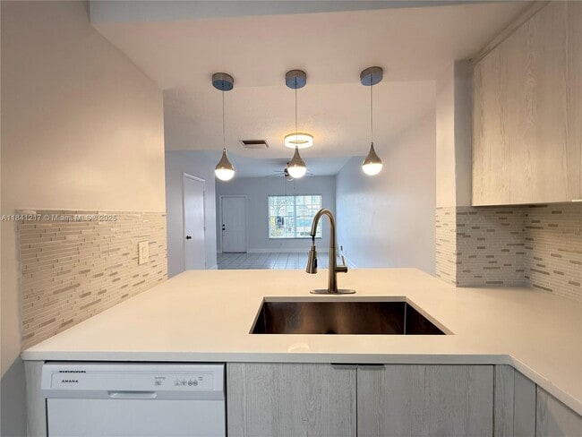 Building Photo - 16736 Hemingway Dr