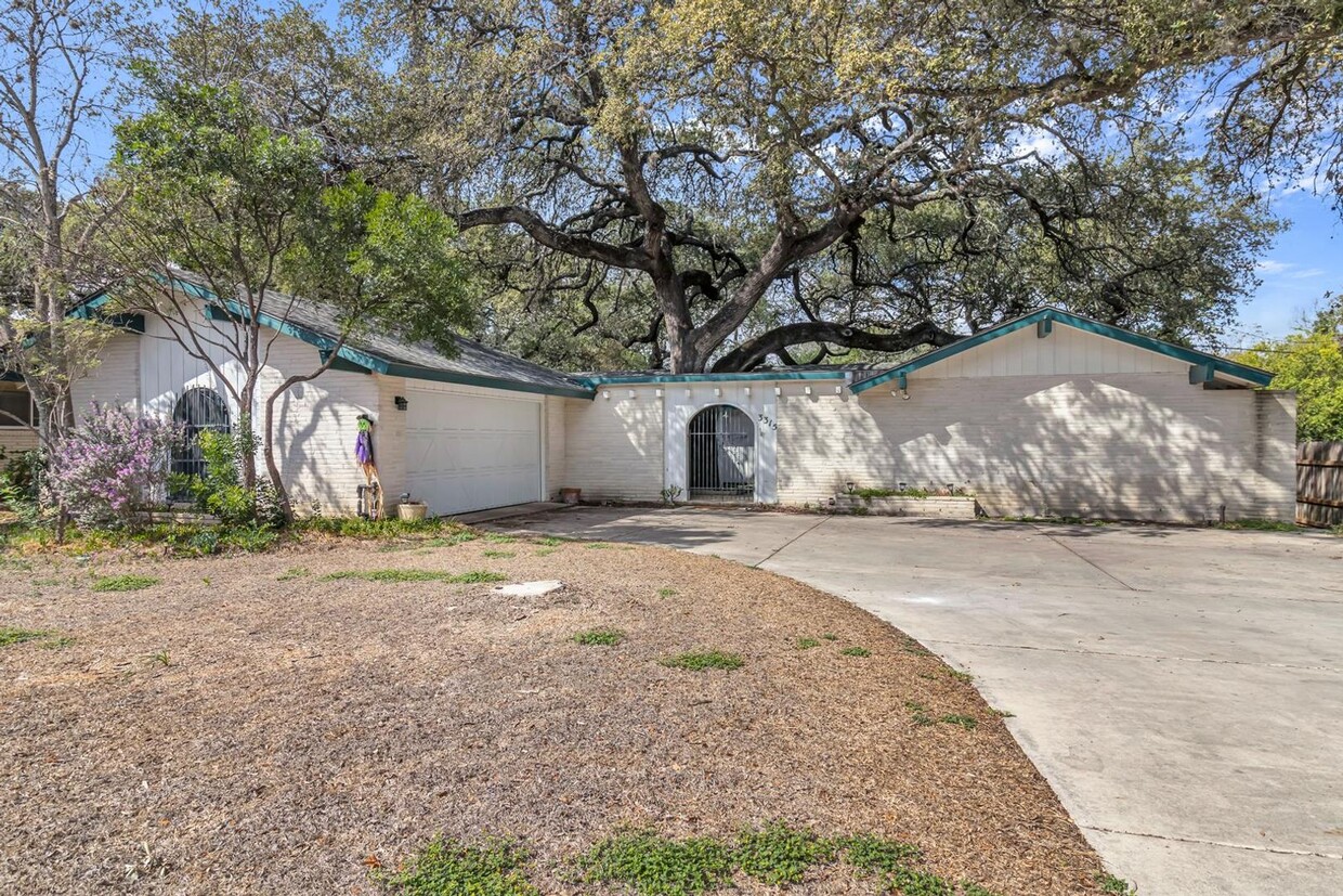 Primary Photo - 3-BEDROOM IN COLONIES NORTH