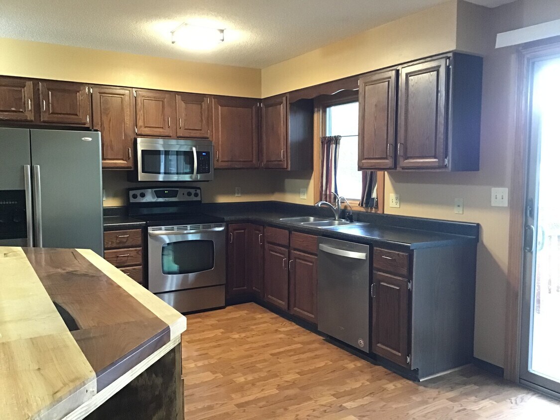 Foto principal - 703 E Walnut St