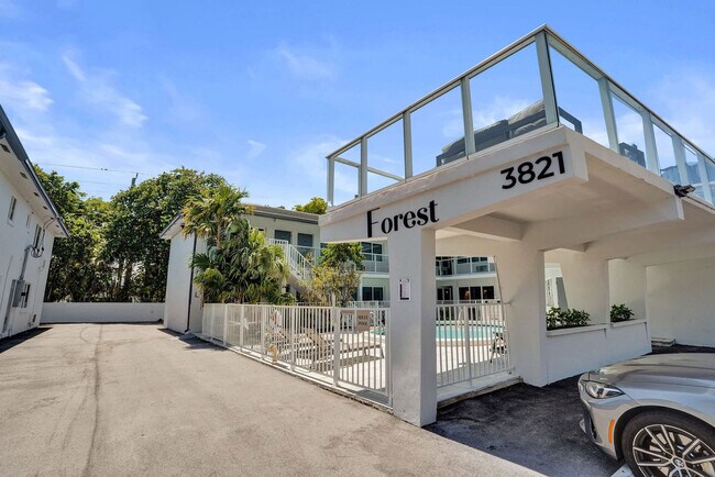 Foto del edificio - 3821 N Ocean Blvd