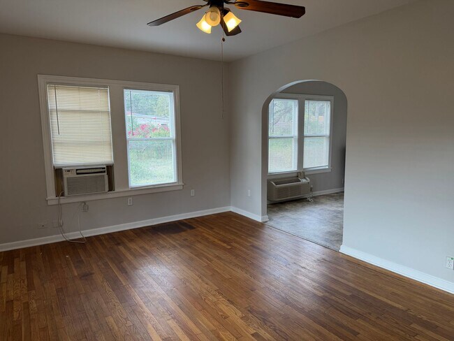 Building Photo - Cozy 2-bed Apartment in Denver Heights!
