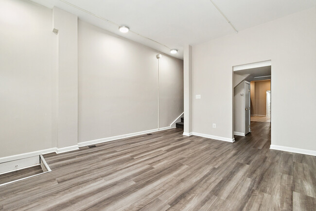 Foto del edificio - 4 Bedrooms 2 Bathrooms