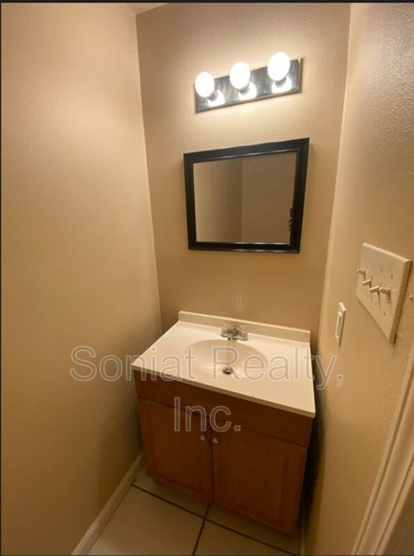 Building Photo - 7202 Salem Dr