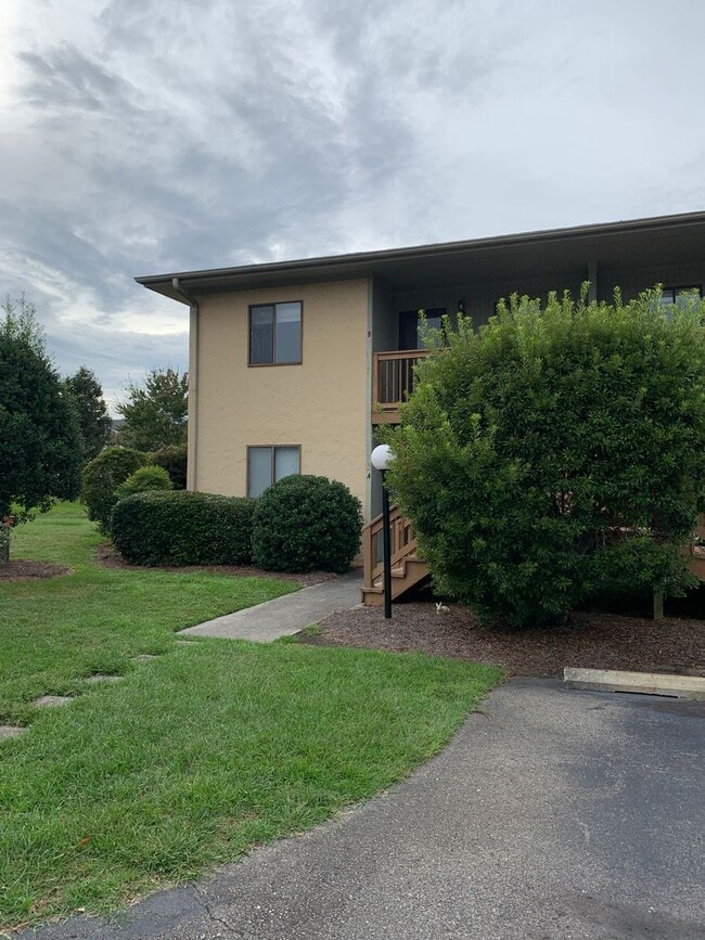 Building Photo - 3730B St Johns Ct