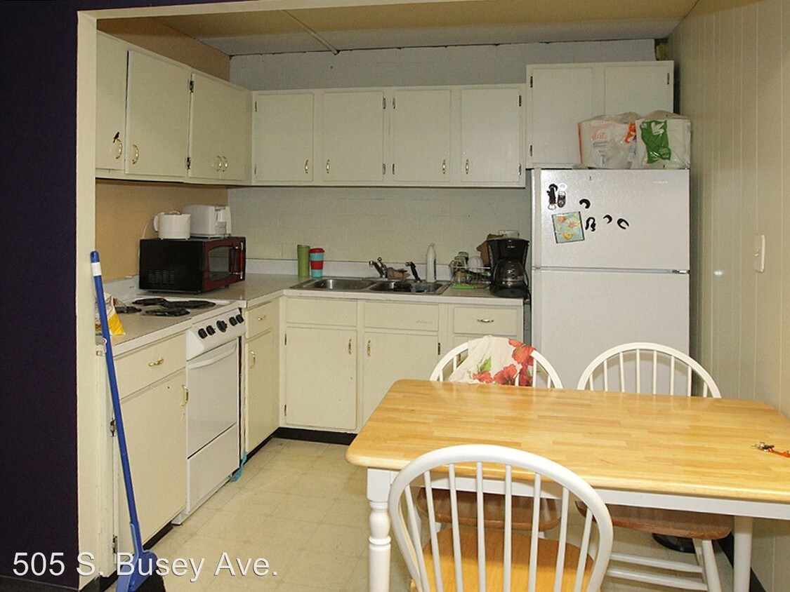 Foto del edificio - 1 br, 1 bath Apartment - 505 S. Busey Ave.