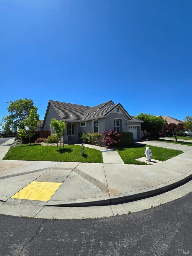 Foto del edificio - 548 White Pine St