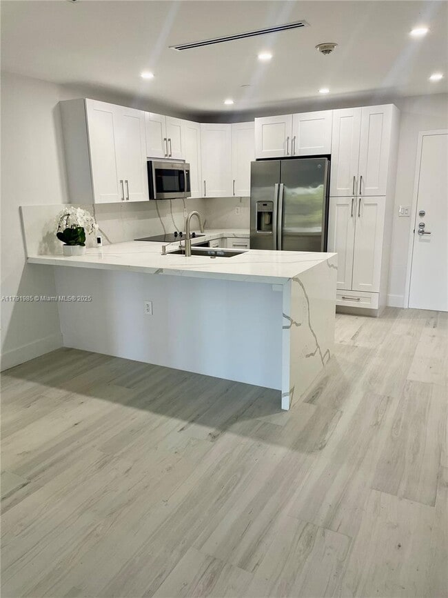 Building Photo - 575 Crandon Blvd