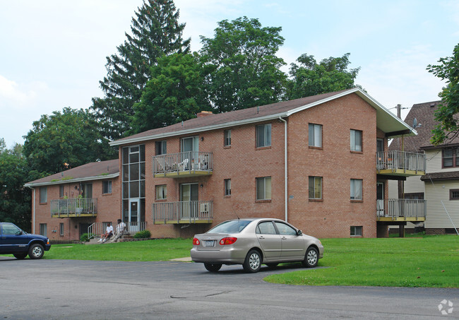 Building Photo - Willow Gardens