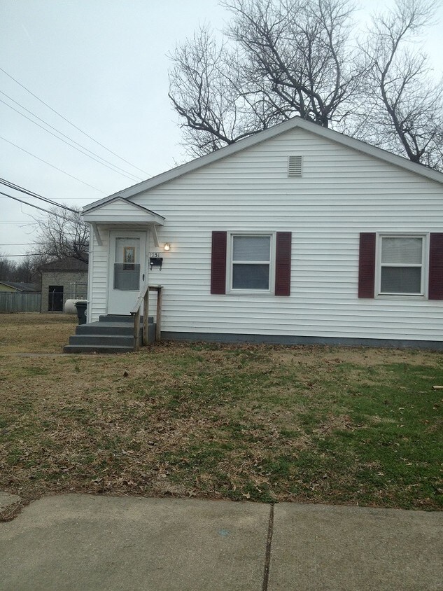 1231 MacArthur Dr, Evansville, IN 47714 Townhome Rentals in