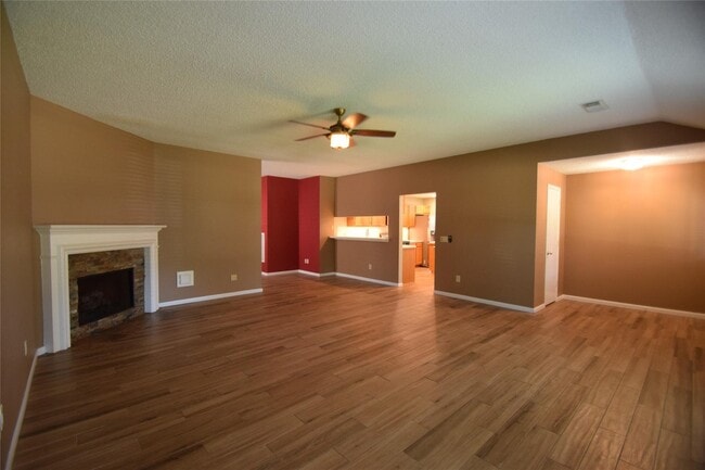 Foto del edificio - 18010 Golden Ridge Dr