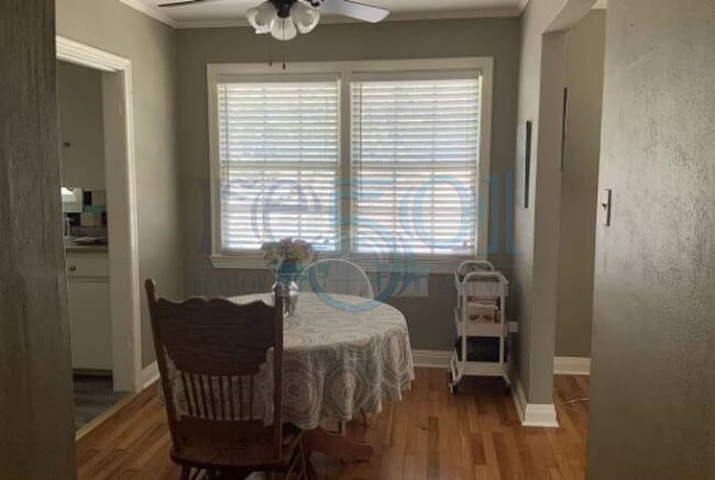 Building Photo - 2BR/1BA brick bungalow in Stiff Station, steps from UAMS!