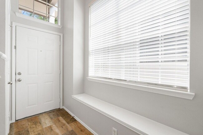 Foto del edificio - 62 Marble Rock Pl