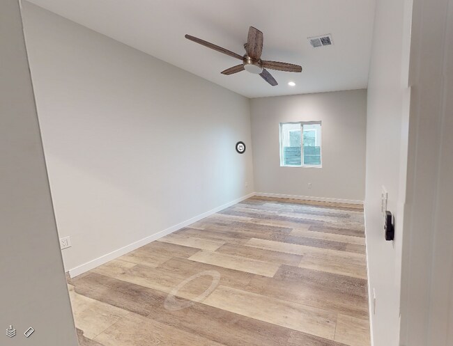 Building Photo - 5333 W Falls View Dr