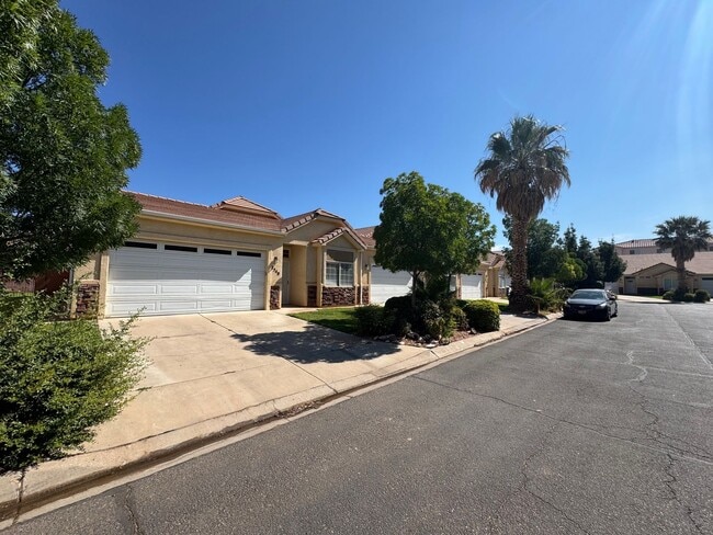 Building Photo - Beautiful 3 Bed Home!