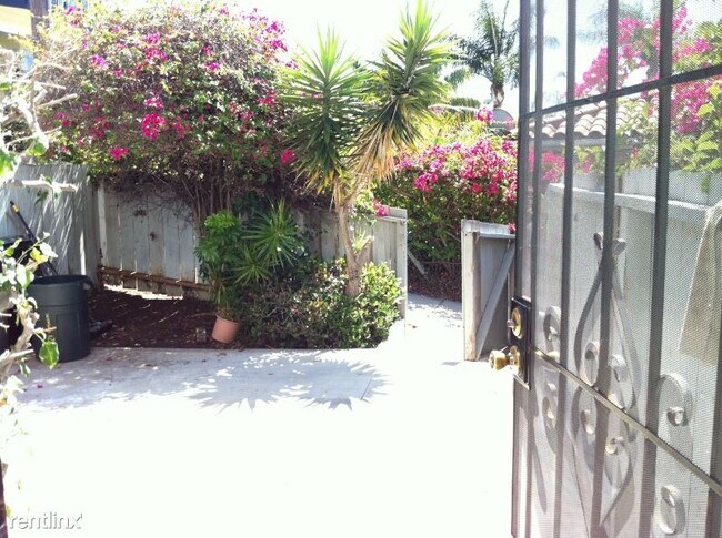 Building Photo - 2 br, 1 bath Apartment - 962 W Olive St