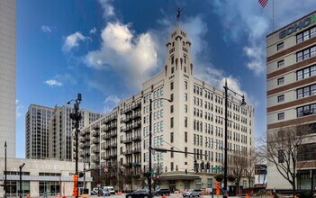 Building Photo - 758 N Larrabee St