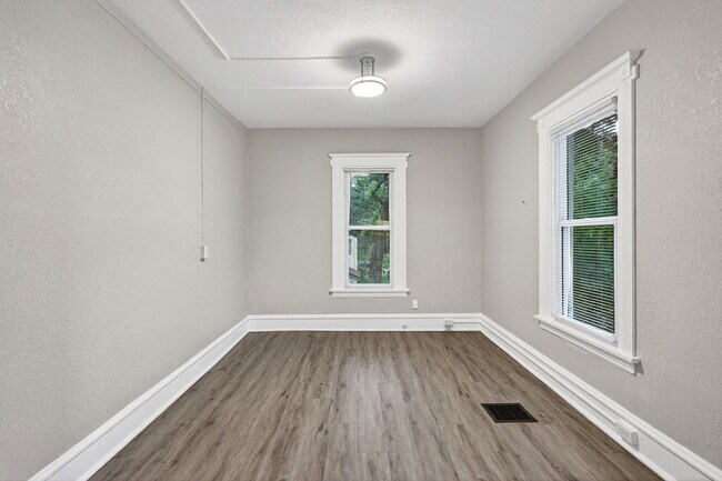 Foto del edificio - 812 7th St SE