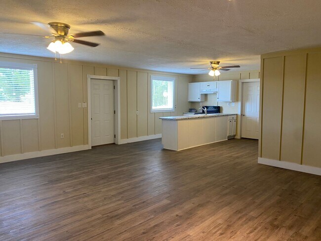 Building Photo - Studio Home located in Rogersville, TN
