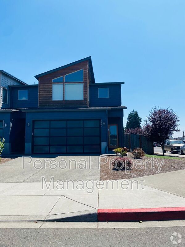 Building Photo - 12201 NE 115th St