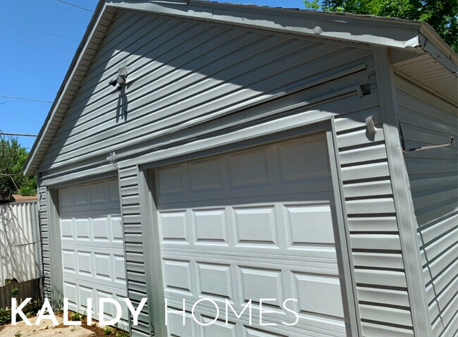 Building Photo - 1141 SW 52nd St