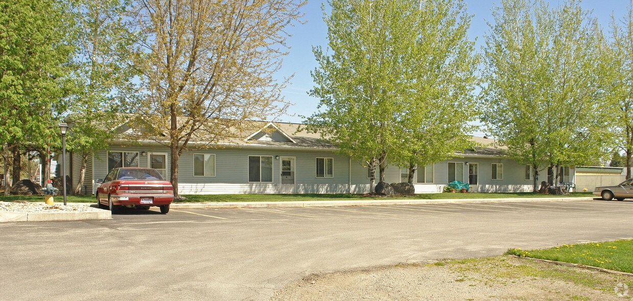 Primary Photo - Sarah Street Apartments