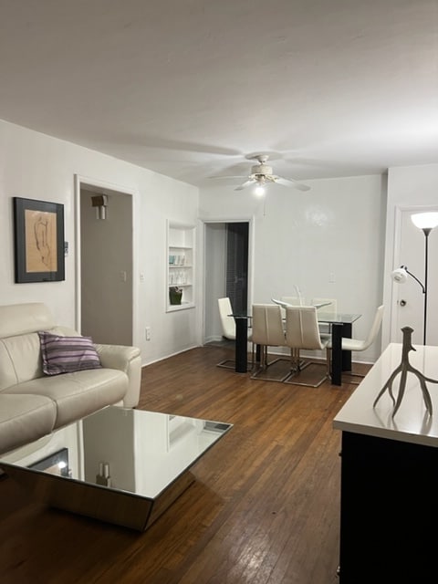 Building Photo - 839 W 40th St