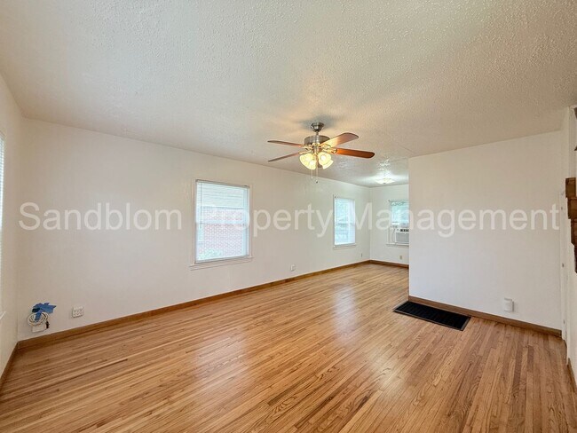 Foto del edificio - For Lease | Brookside | Available Now!