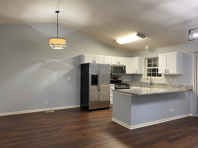 Building Photo - 979 Kensington Dr
