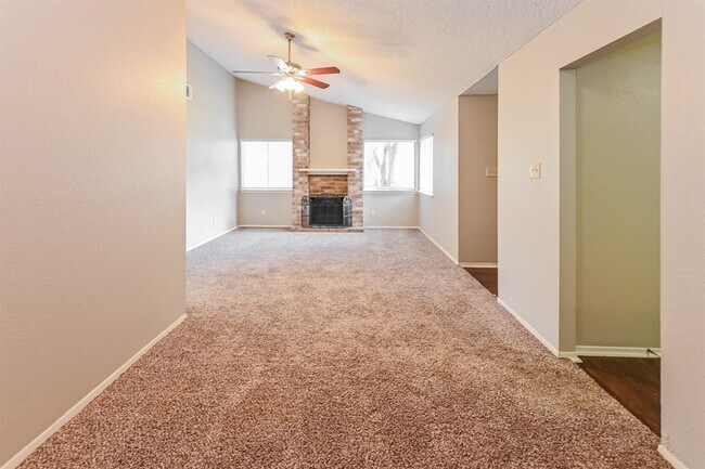 Foto del edificio - 6316 Porterway Dr