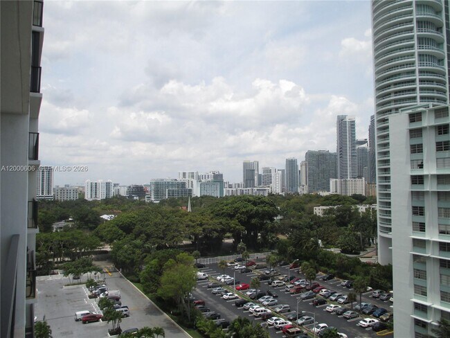 Foto del edificio - 1865 Brickell Ave