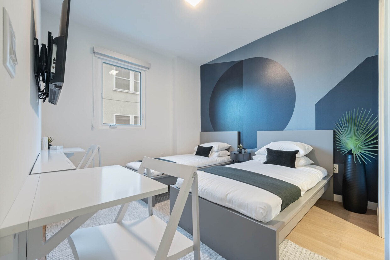 Foto principal - 5851 W 88th St