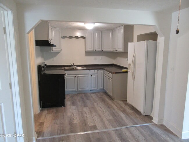Building Photo - 237 Helen Ave