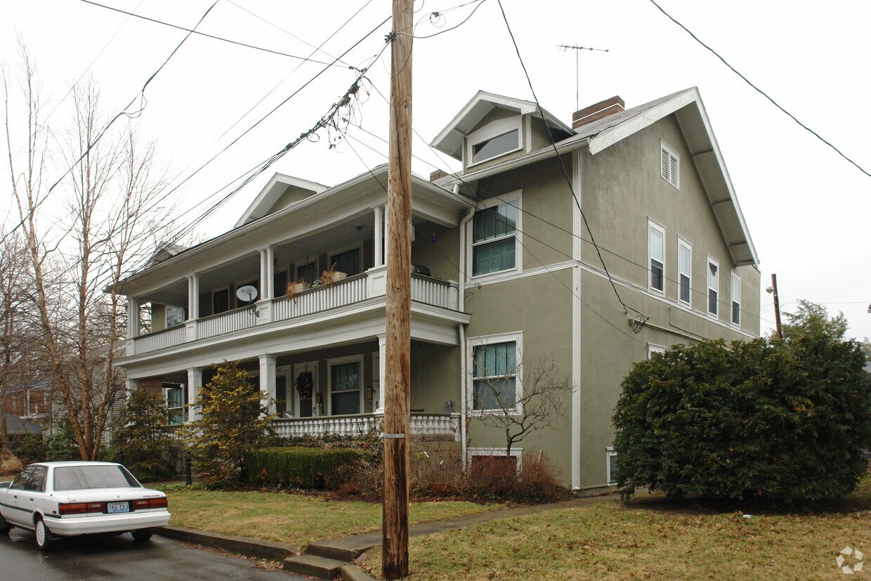 Foto del edificio - 113 Forest Ct