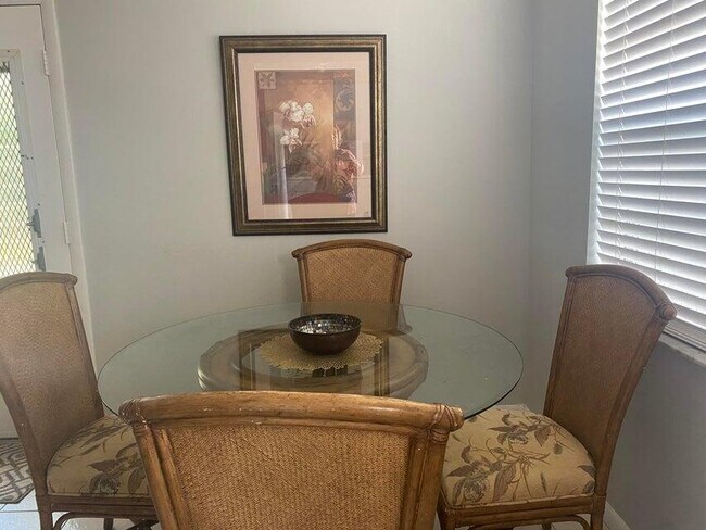 Foto del edificio - 542 Normandy Ln