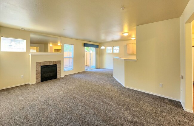 Foto del edificio - 3 Bedroom 2.5 Bath Townhome in Everett