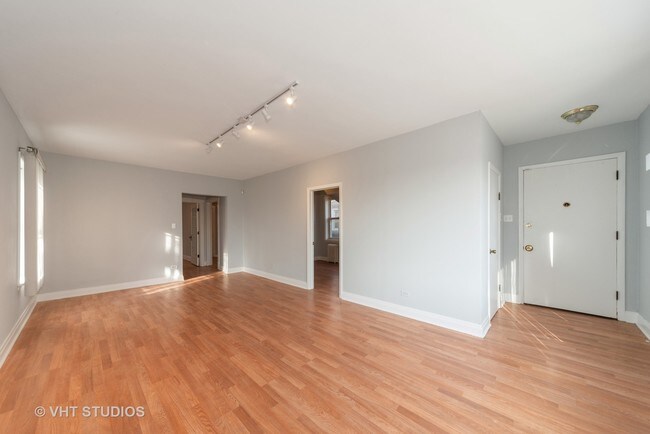 Building Photo - 1806 N Mobile Ave