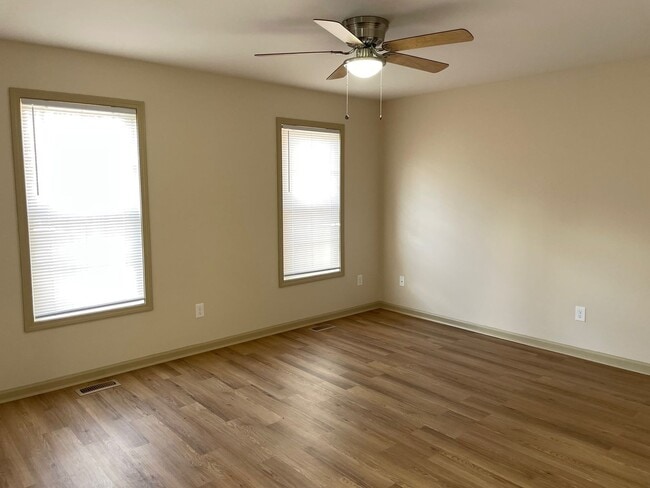 Building Photo - 1307