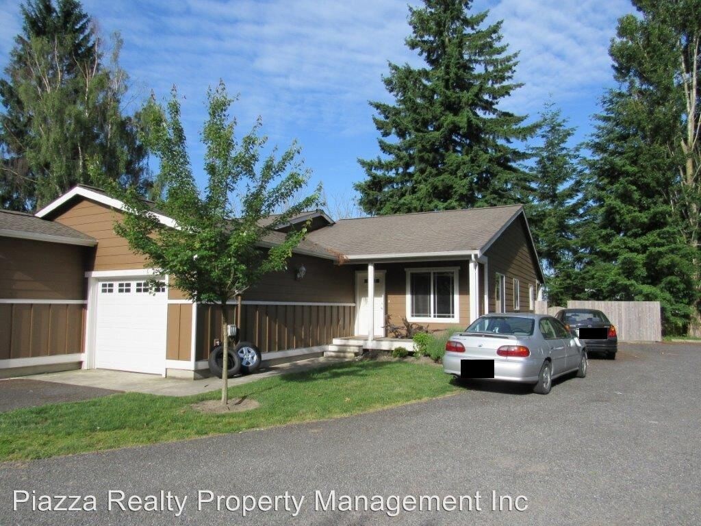 Primary Photo - 425-427-427 Oak Hill Ln