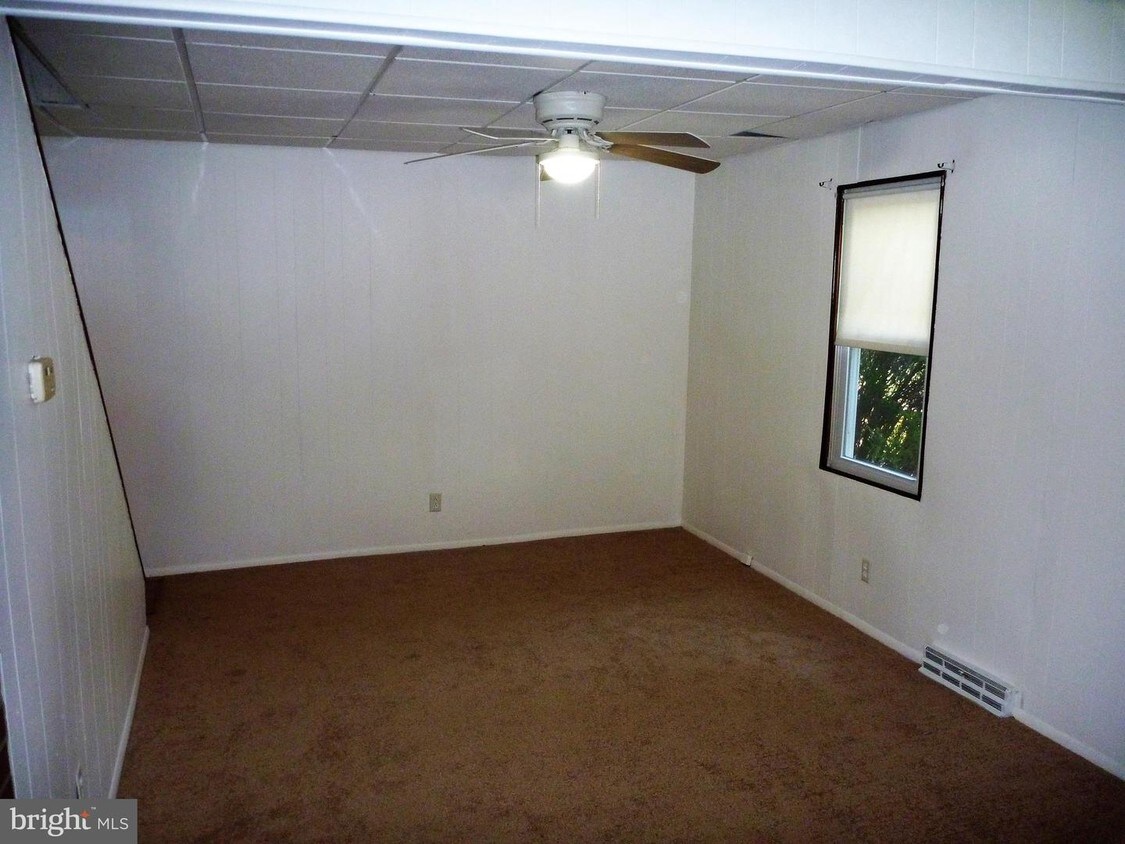 Primary Photo - 3 Pine Ave