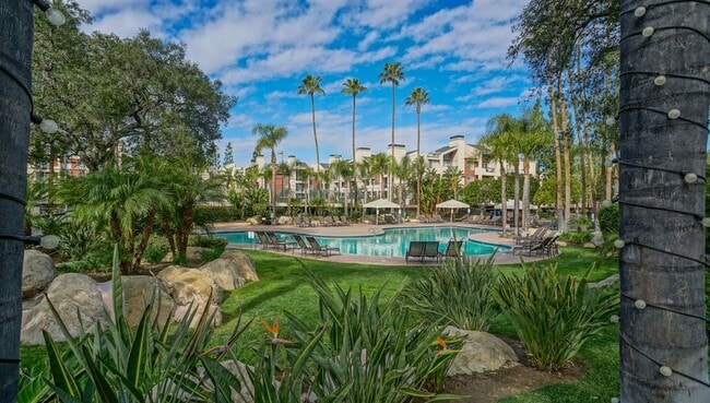 Building Photo - 5515 Canoga Ave