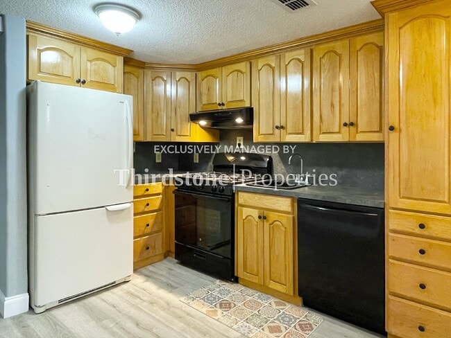 Photo - 2965 Armstrong St House