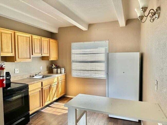 Foto del edificio - 5261 Alhambra Dr