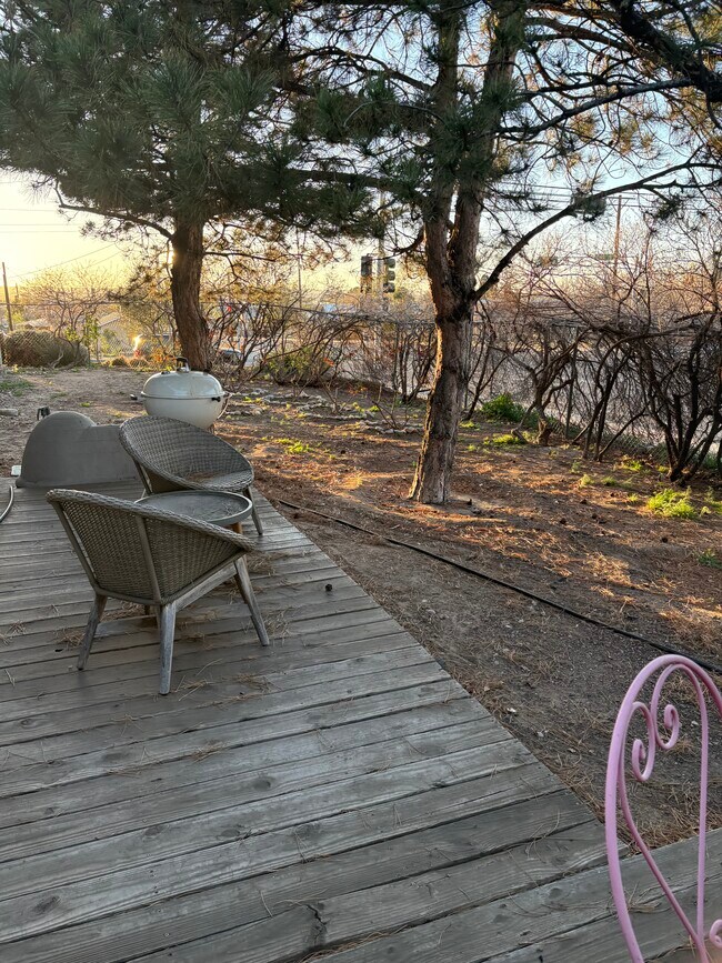 Building Photo - 1522 Edith Blvd NE